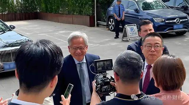 韦东奕就餐遭“贴脸拍摄” ，北京网信办：超5000个账号被清理